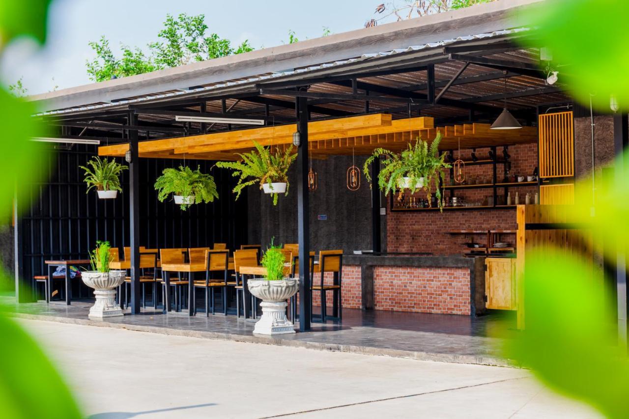 The Sun Resort Ratchaburi Exterior photo